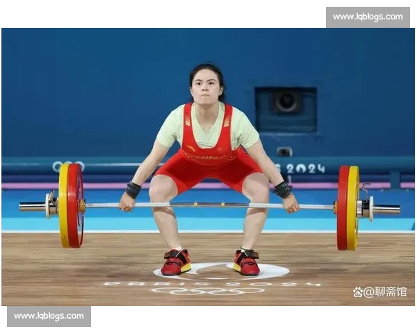 举重比赛公平性引发热议运动规则与运动员争议持续升温